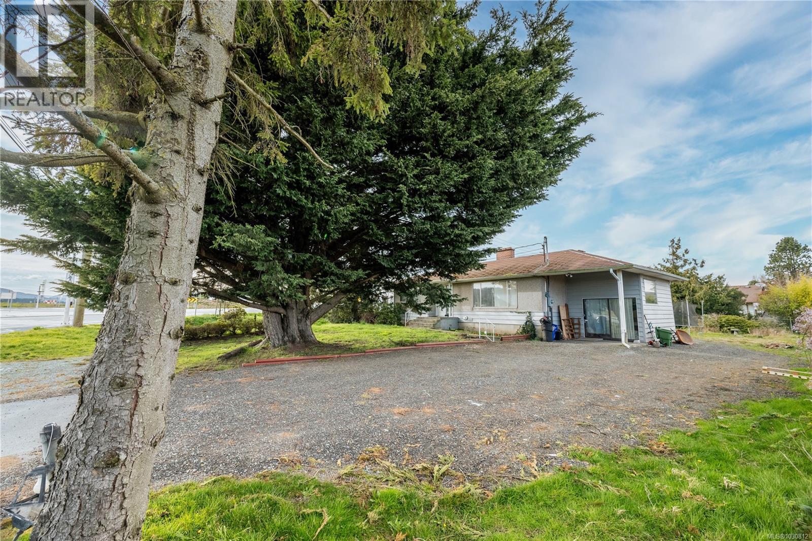  2090 Beacon Avenue West, Sidney