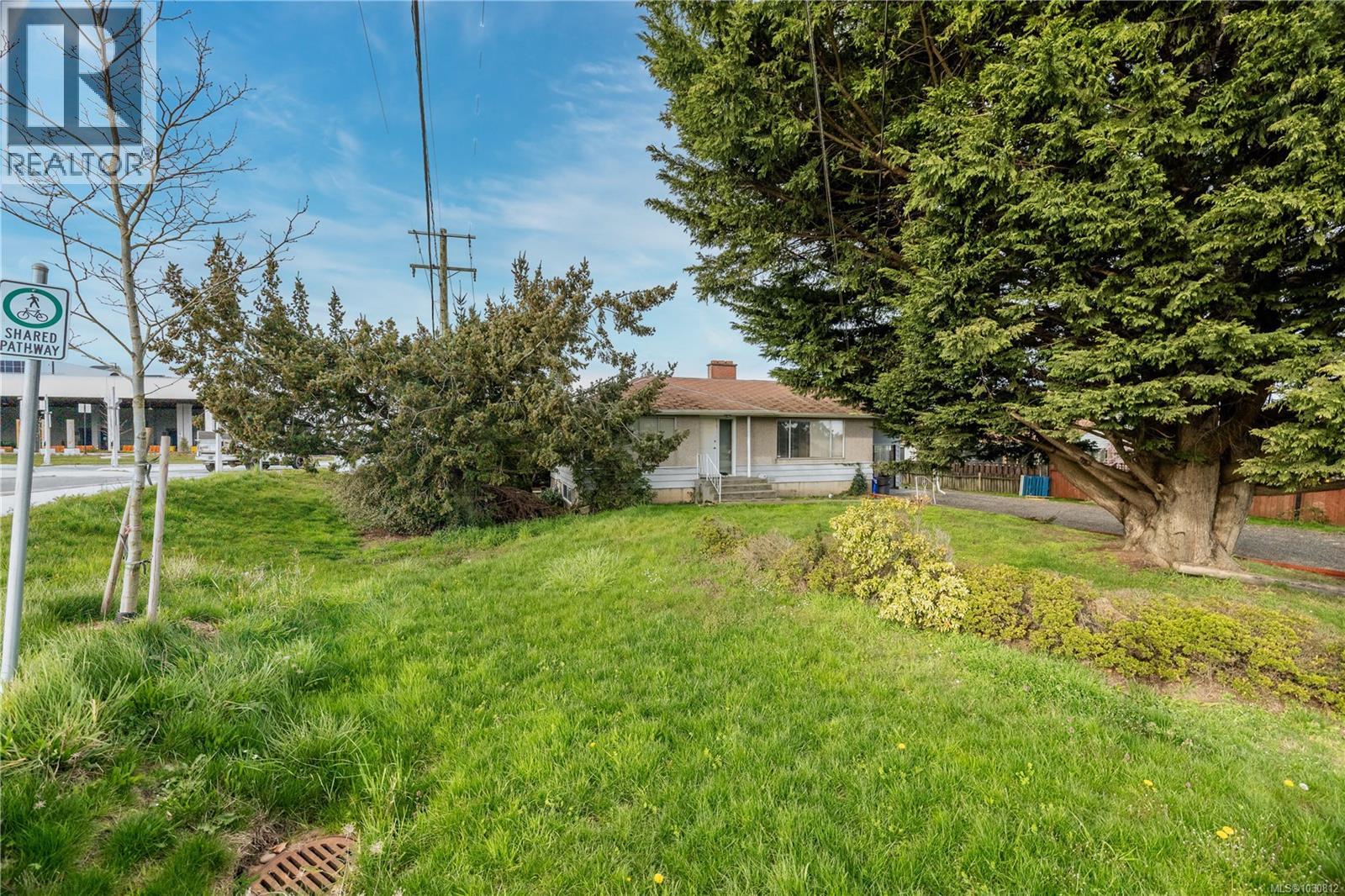  2090 Beacon Avenue West, Sidney