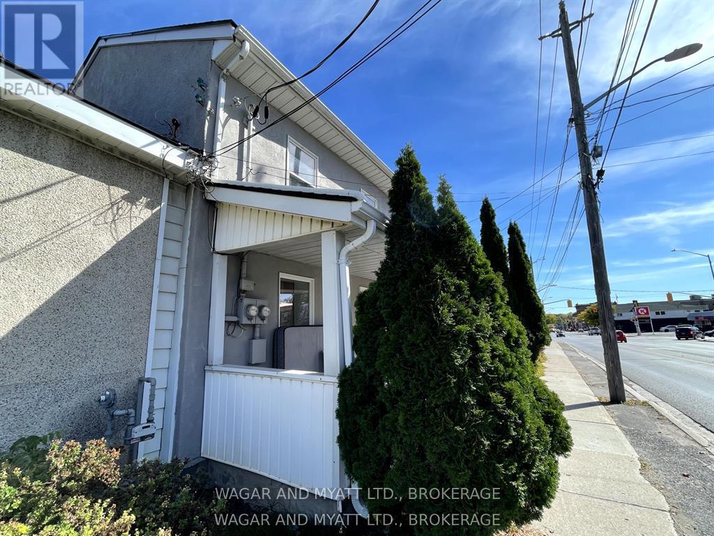 157-159 CENTRE STREET N - Image 2