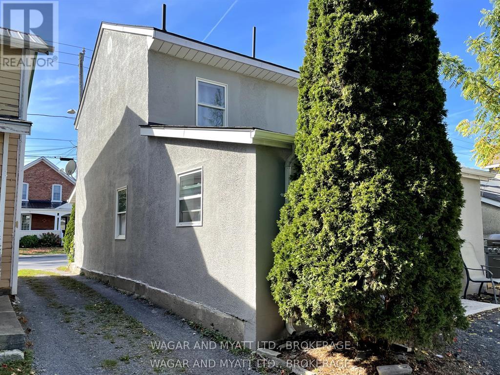 157-159 CENTRE STREET N - 4