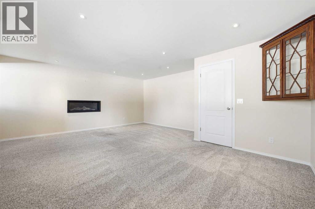 Single Family House for Sale in  Sunlake Close SE Sundance Calgary 