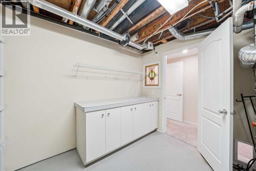 Single Family House for Sale in  Sunlake Close SE Sundance Calgary 