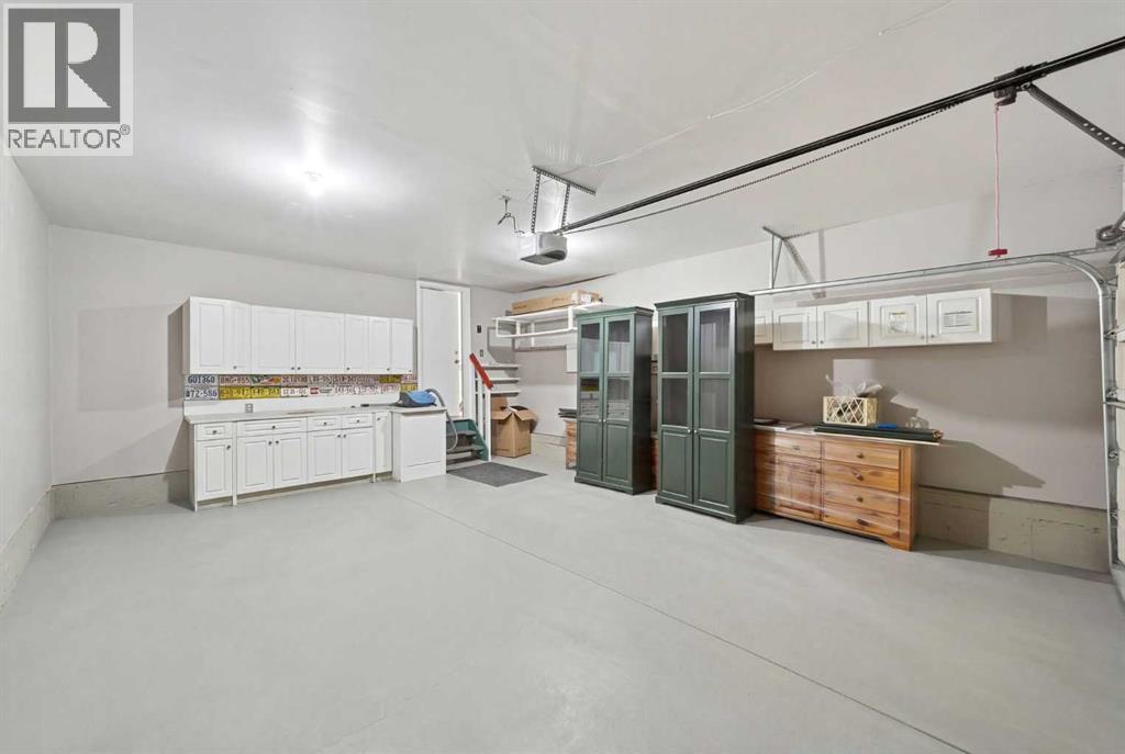 Single Family House for Sale in  Sunlake Close SE Sundance Calgary 