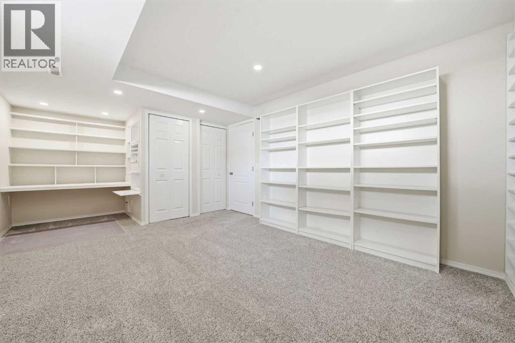 Single Family House for Sale in  Sunlake Close SE Sundance Calgary 