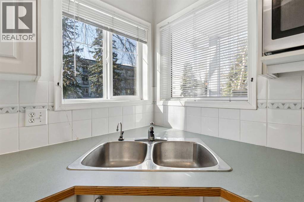 Single Family House for Sale in    Avenue SW Windsor Park Calgary 