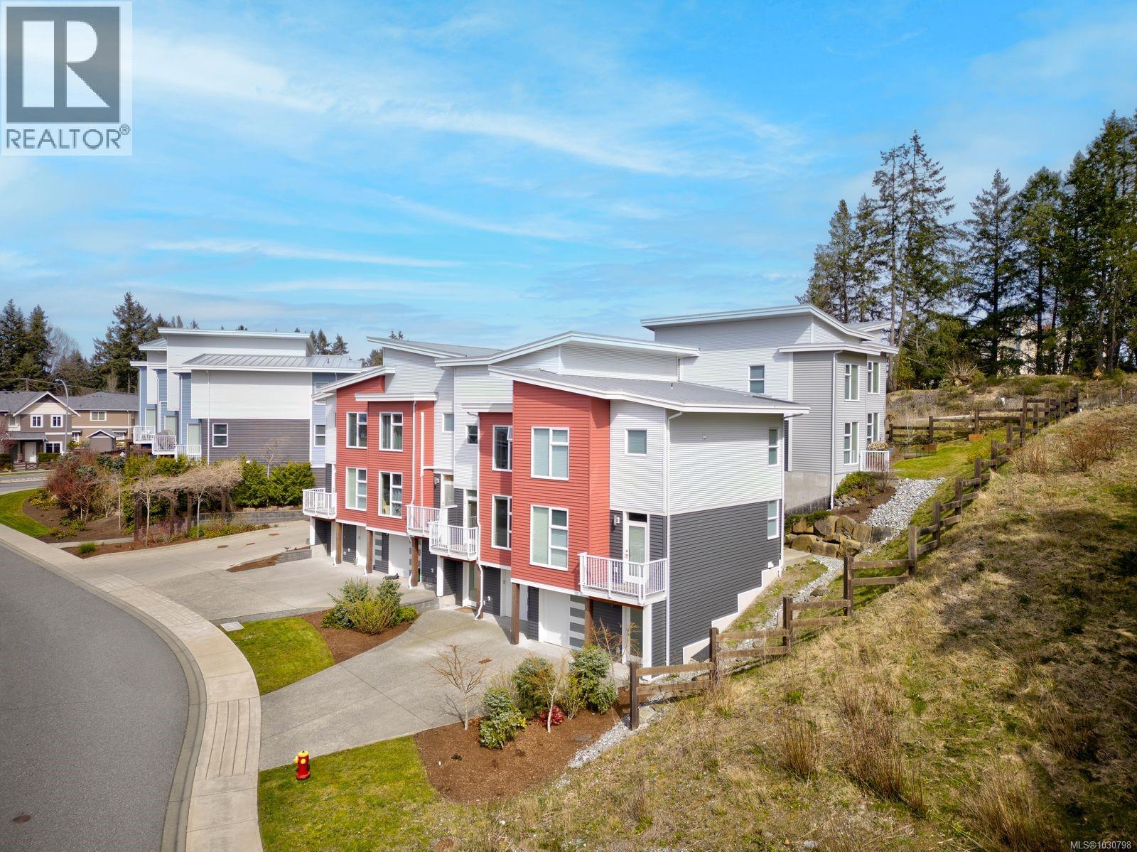 #110 1800 SUMMERHILL PL - 35