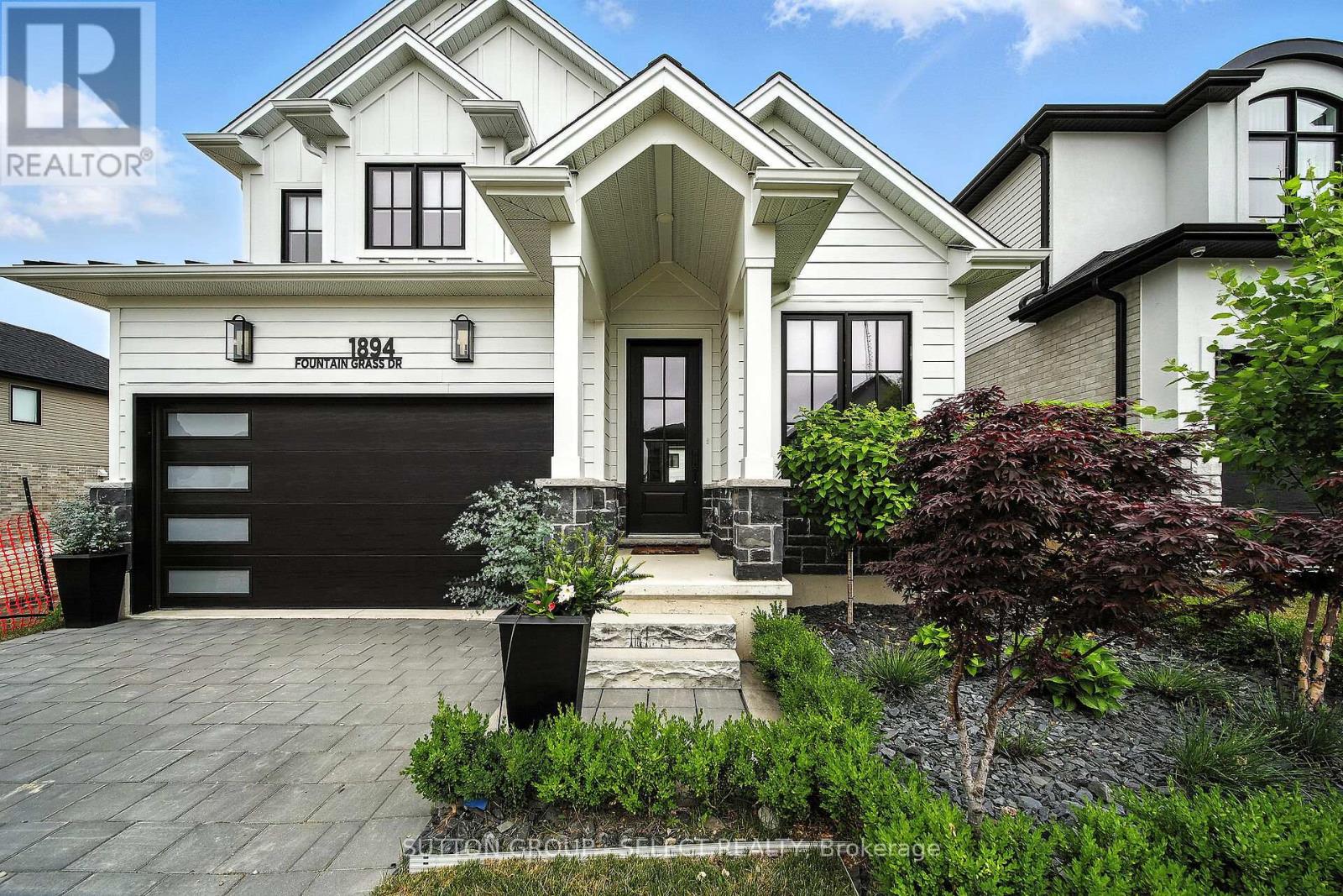 1894 FOUNTAIN GRASS DRIVE