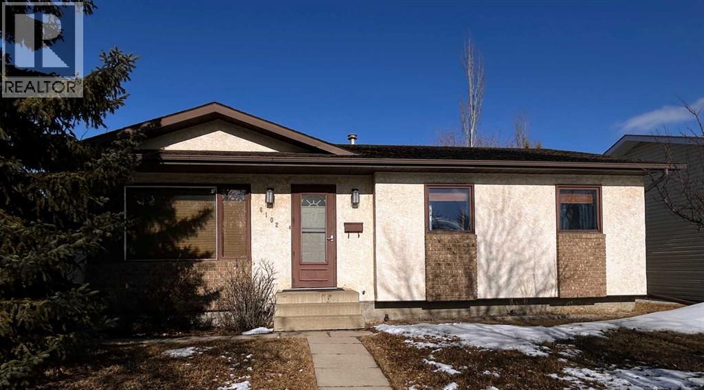 Single Family House Bungalow for Sale in   Avenue Victoria Park Camrose 