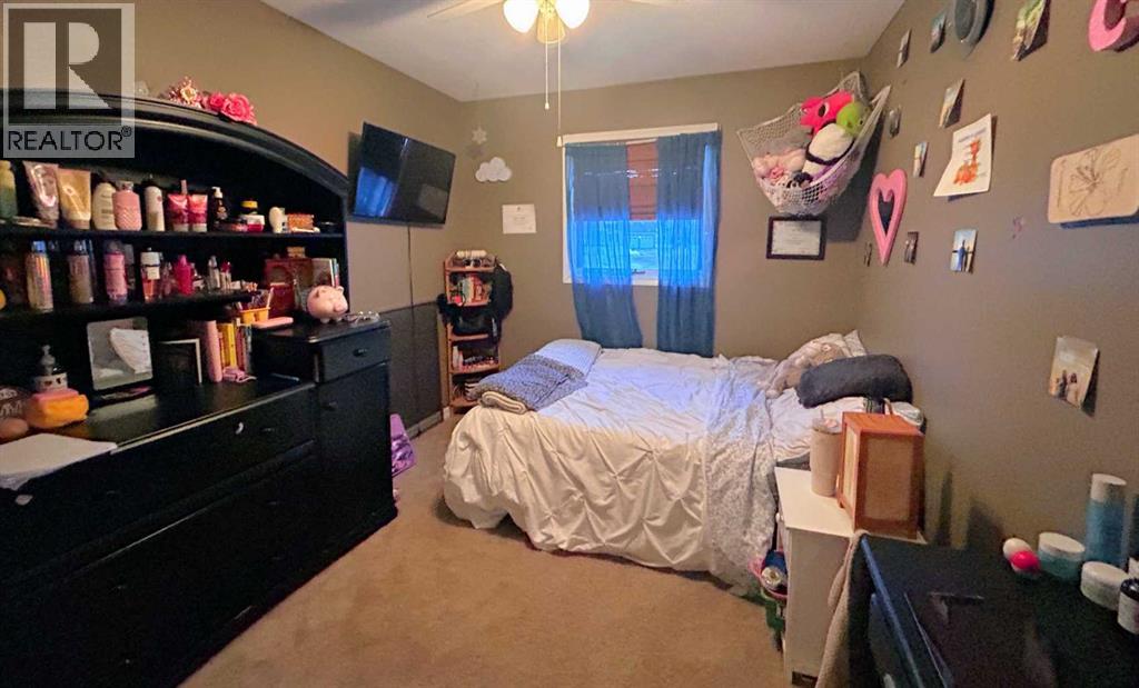 Single Family House Bungalow for Sale in   Avenue Victoria Park Camrose 