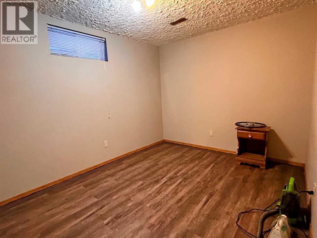 Single Family House Bungalow for Sale in   Avenue Victoria Park Camrose 