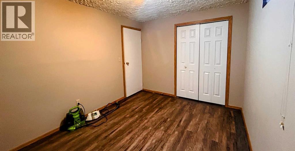 Single Family House Bungalow for Sale in   Avenue Victoria Park Camrose 