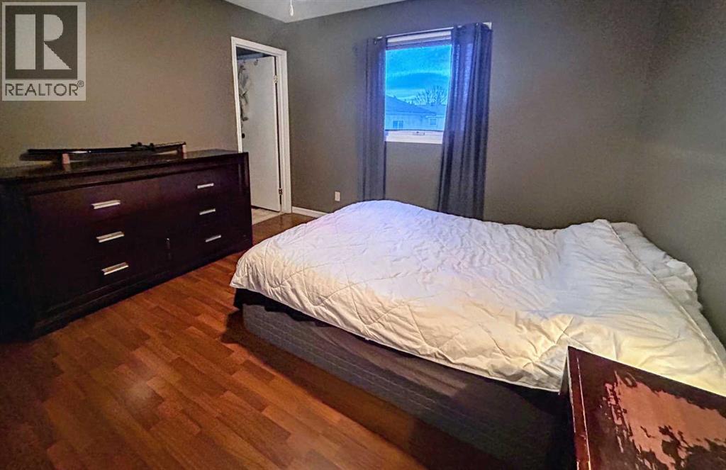 Single Family House Bungalow for Sale in   Avenue Victoria Park Camrose 