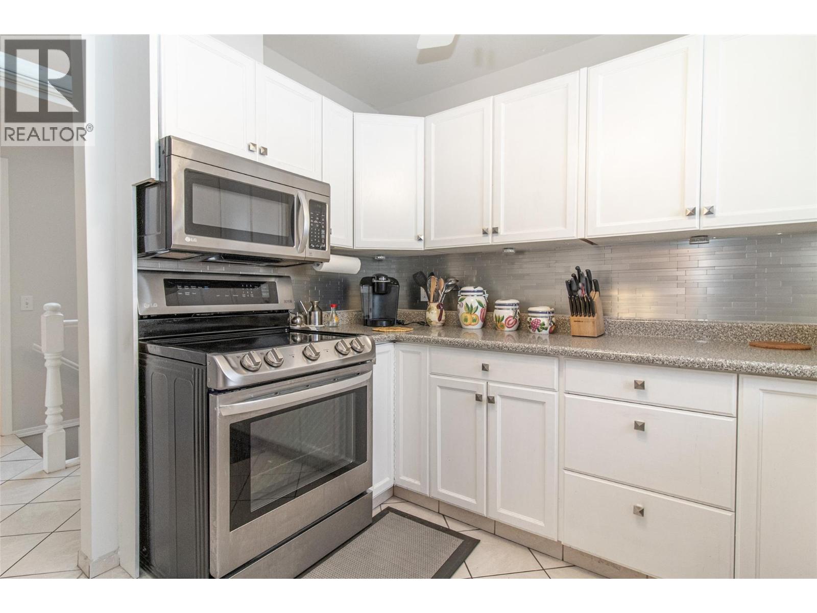 #25 1874 Parkview Crescent - 10