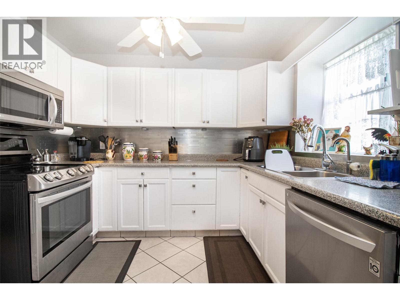 #25 1874 Parkview Crescent - 11
