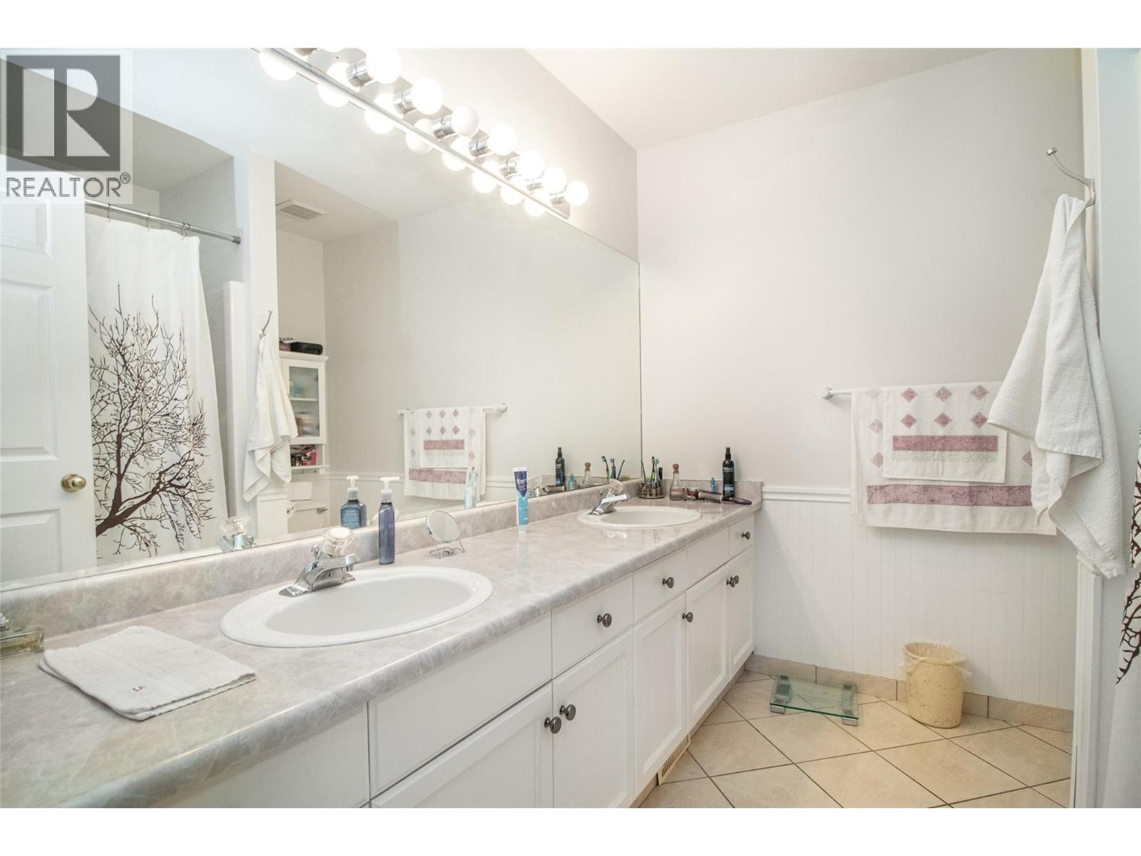 #25 1874 Parkview Crescent - 18