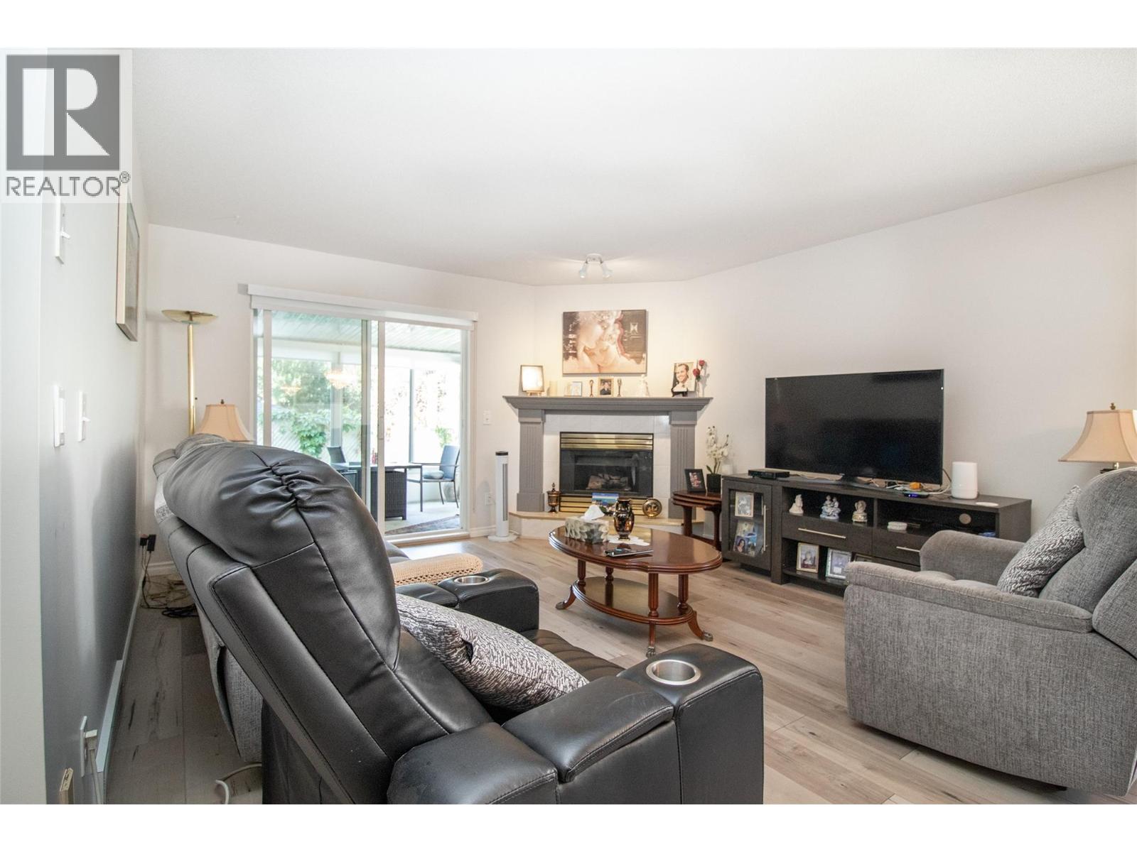 #25 1874 Parkview Crescent - 2