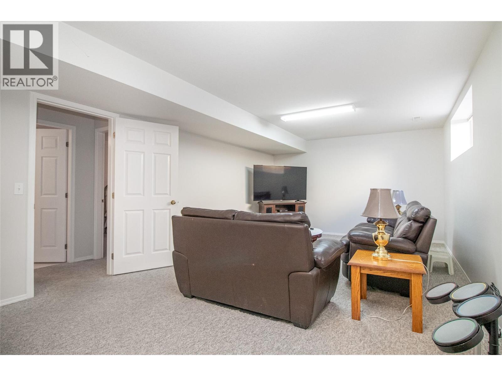 #25 1874 Parkview Crescent - 23