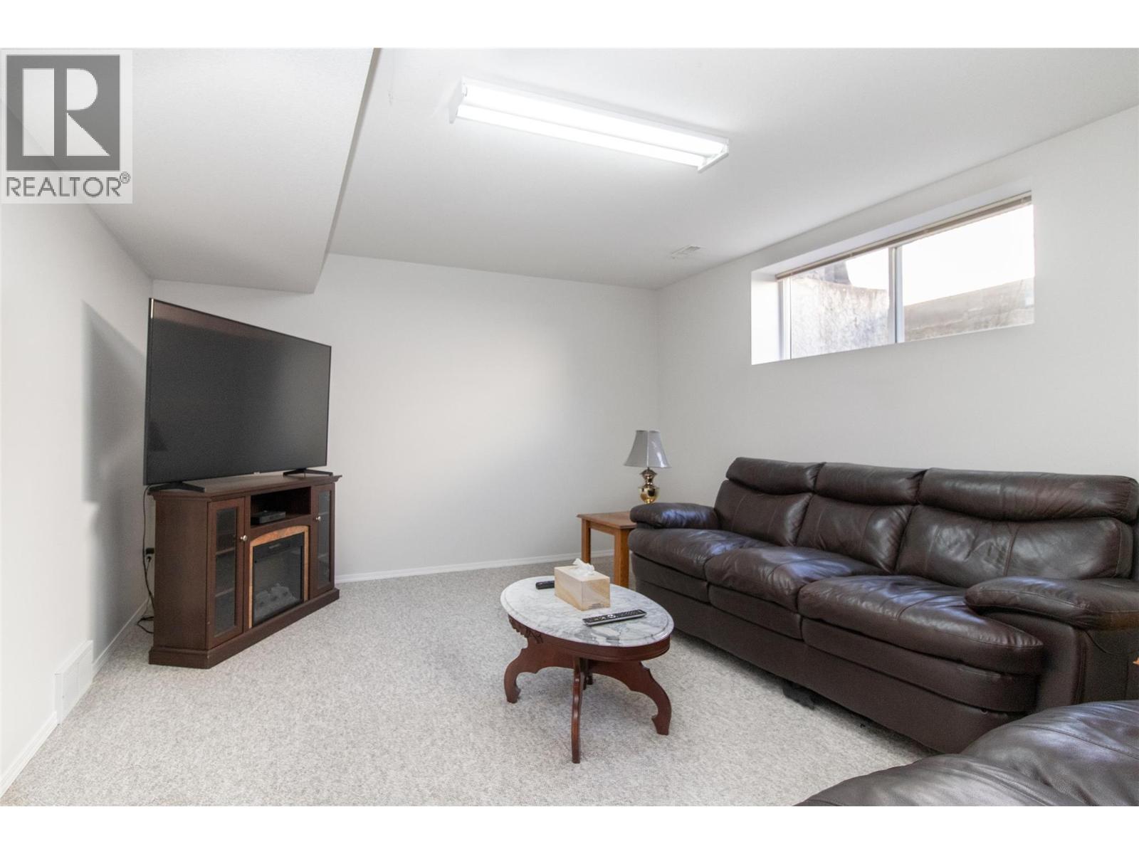 #25 1874 Parkview Crescent - 24