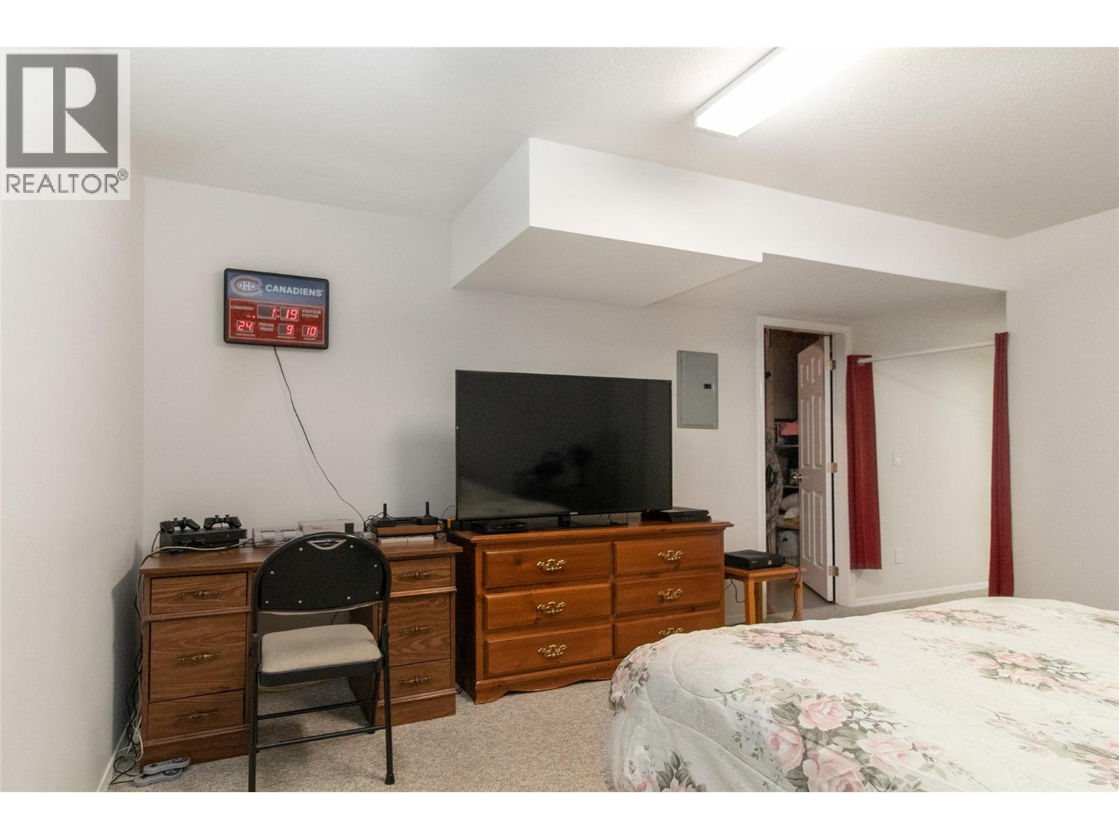 #25 1874 Parkview Crescent - 26