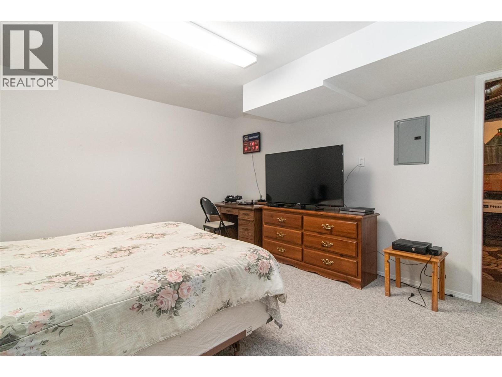 #25 1874 Parkview Crescent - 27