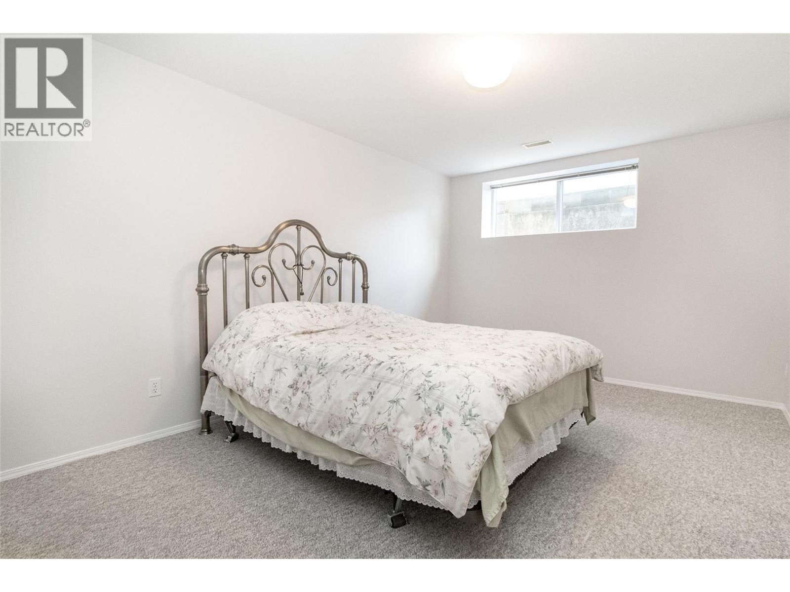 #25 1874 Parkview Crescent - 28