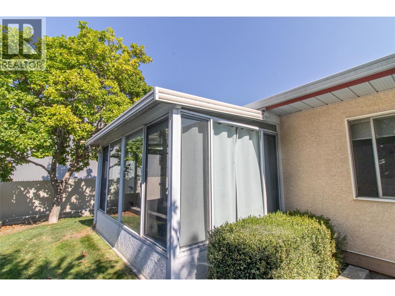 #25 1874 Parkview Crescent - 31
