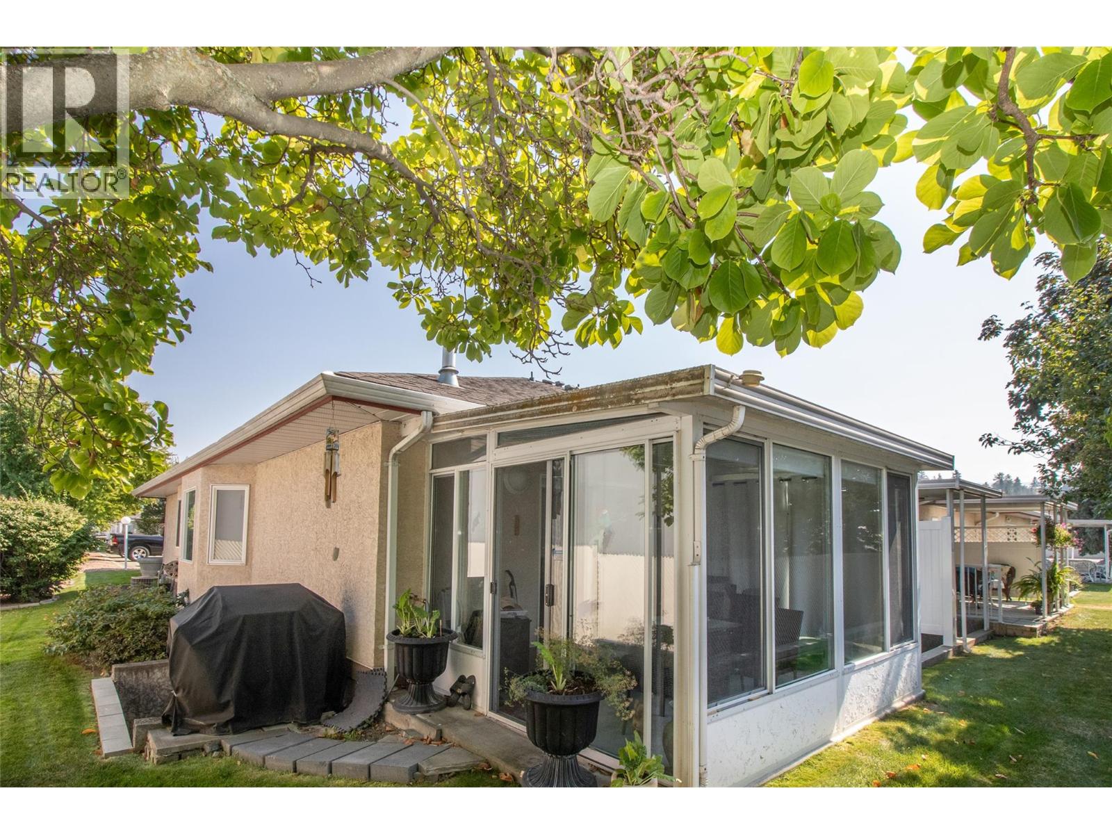 #25 1874 Parkview Crescent - 32