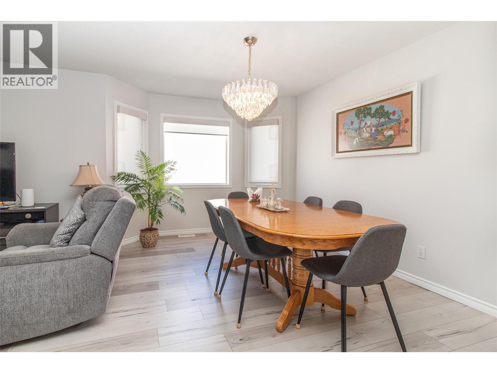 #25 1874 Parkview Crescent - 7