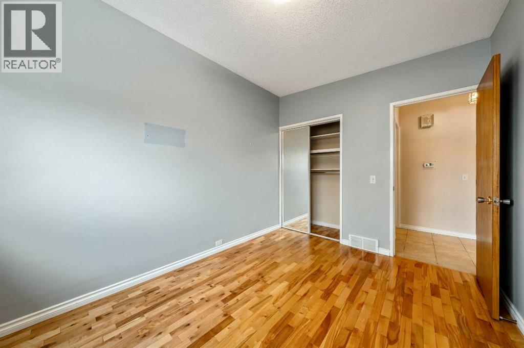 Single Family House Bi-level for Sale in  Mckinnon Drive NE Mayland Heights Calgary 