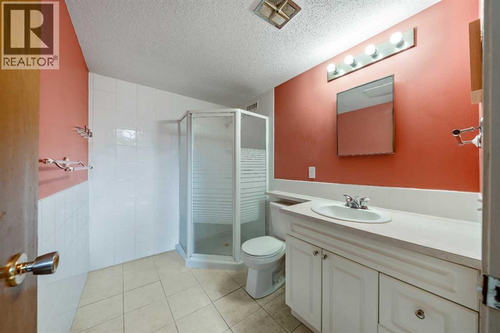 Single Family House Bi-level for Sale in  Mckinnon Drive NE Mayland Heights Calgary 