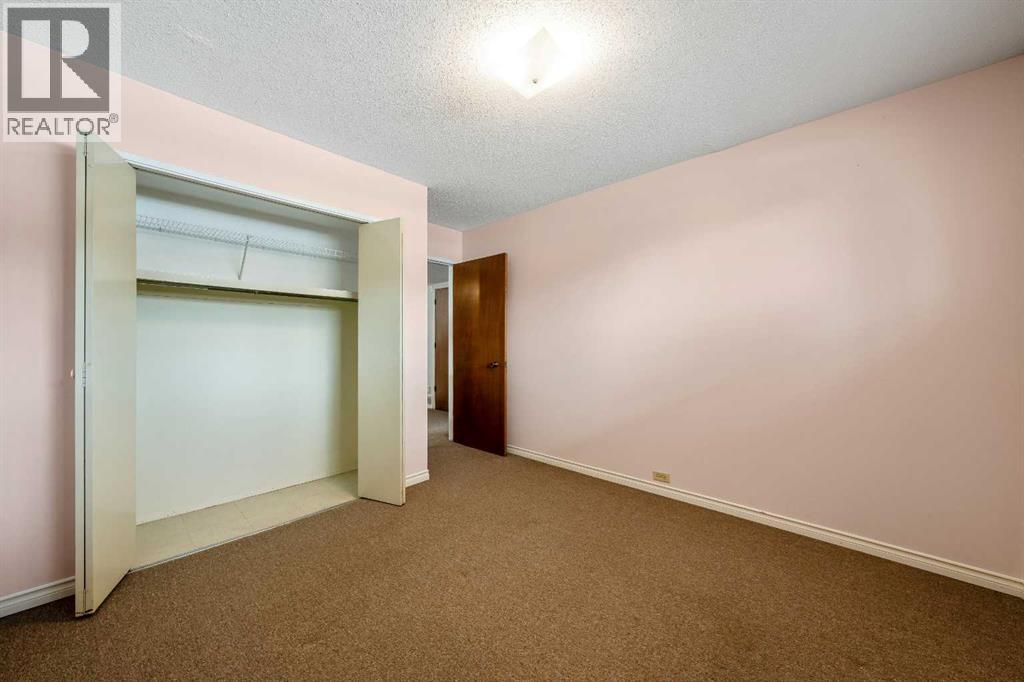 Single Family House Bi-level for Sale in  Mckinnon Drive NE Mayland Heights Calgary 