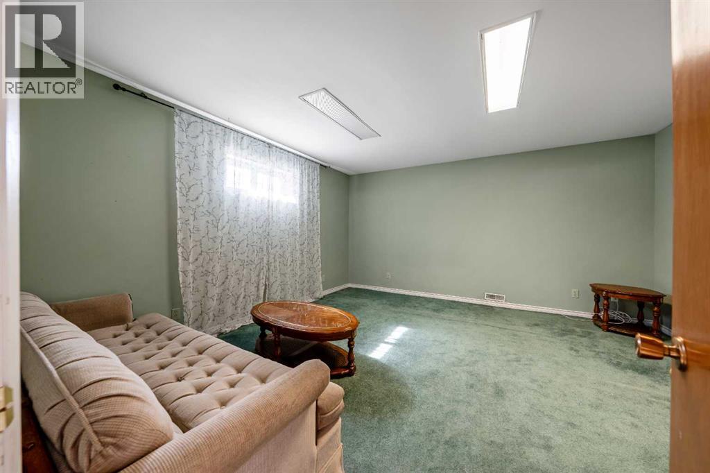 Single Family House Bi-level for Sale in  Mckinnon Drive NE Mayland Heights Calgary 