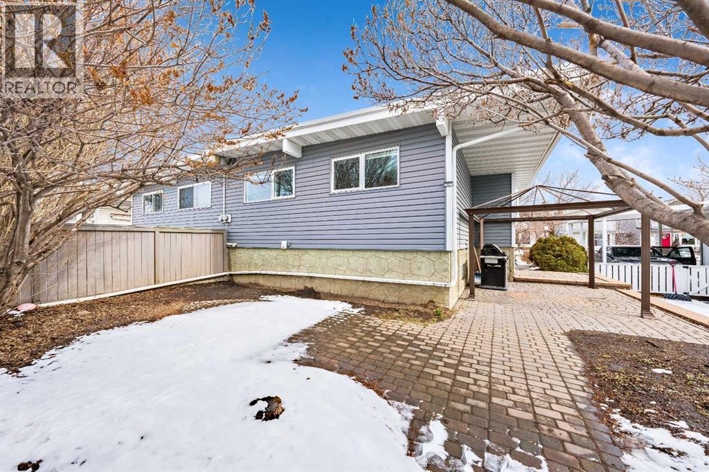 Single Family House Bi-level for Sale in  Mckinnon Drive NE Mayland Heights Calgary 