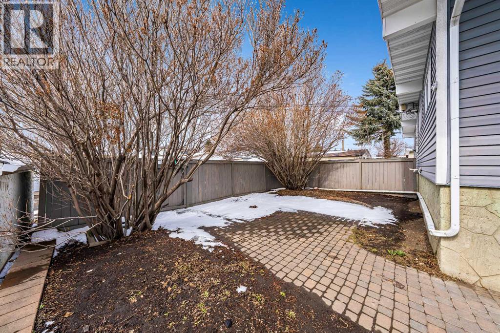 Single Family House Bi-level for Sale in  Mckinnon Drive NE Mayland Heights Calgary 