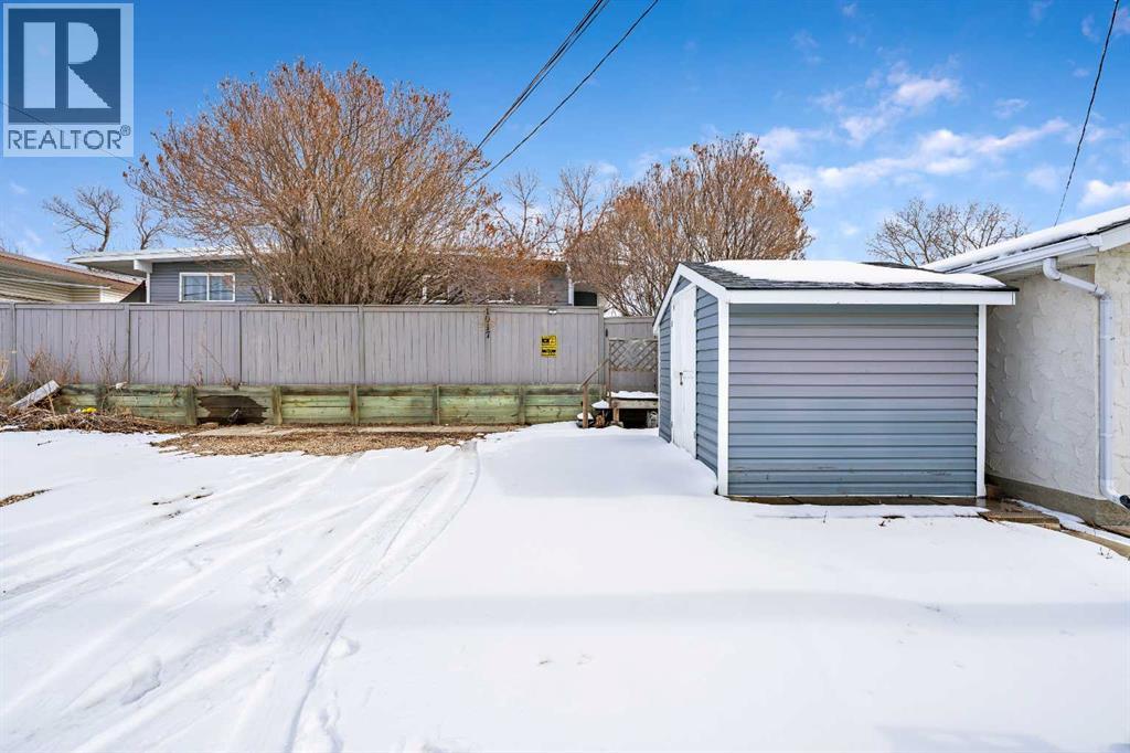 Single Family House Bi-level for Sale in  Mckinnon Drive NE Mayland Heights Calgary 