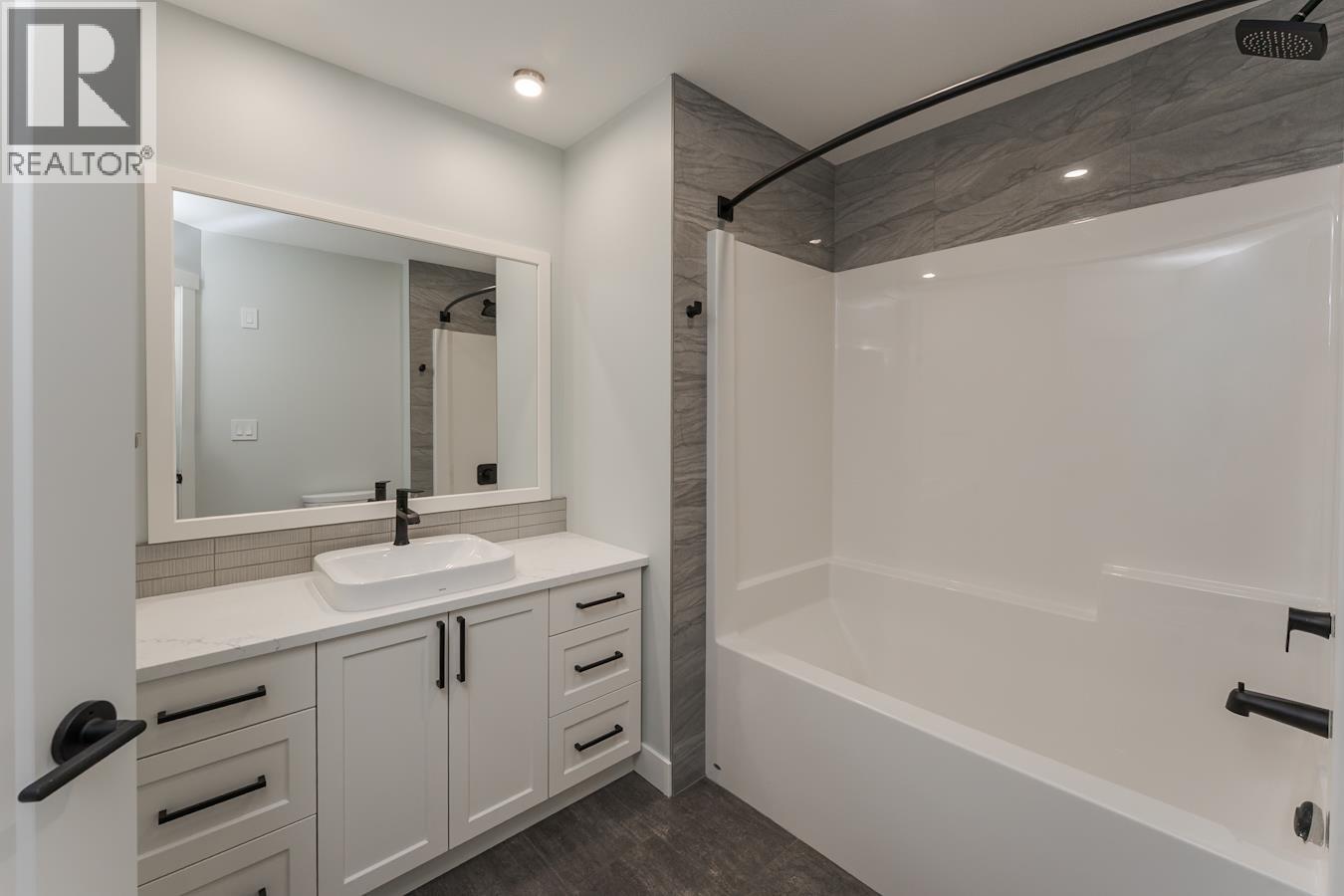 7240 HILLU ROAD - 24