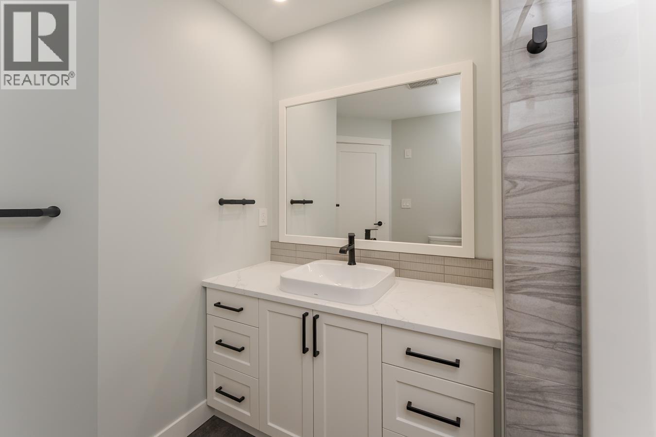 7240 HILLU ROAD - 25