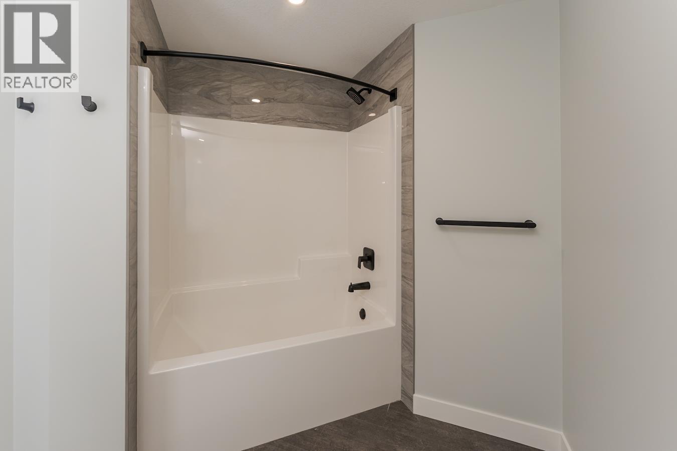 7240 HILLU ROAD - 21