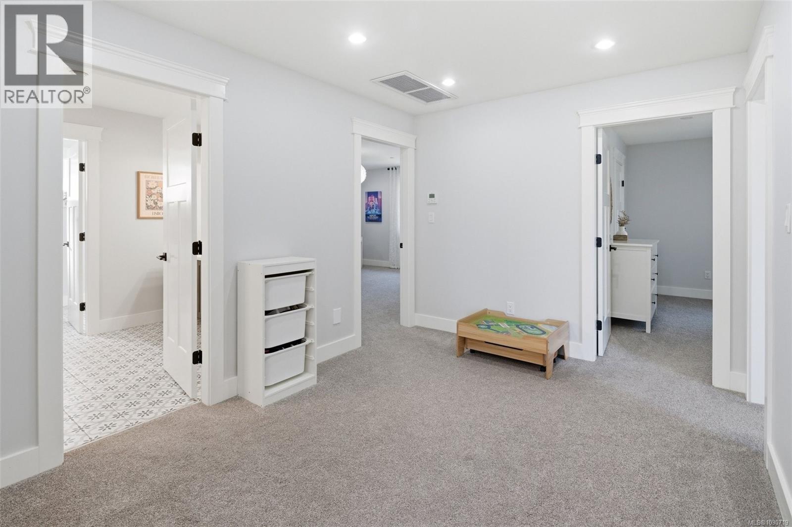 2504 WEST TRAIL CRT - 44