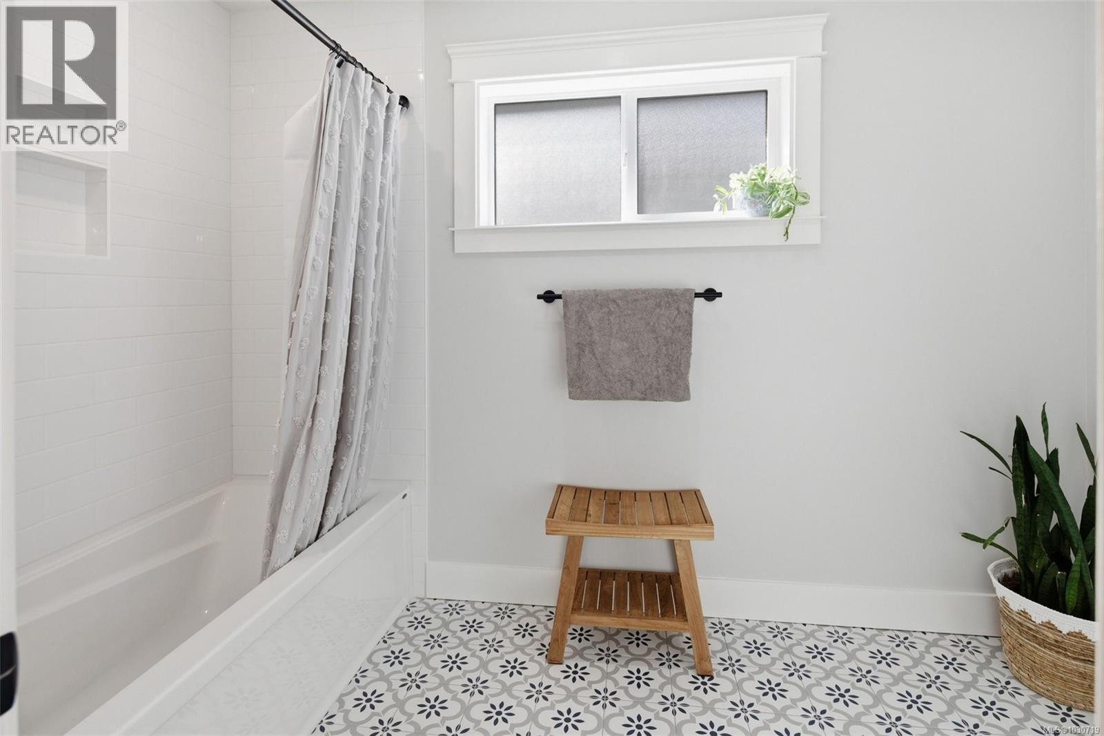 2504 WEST TRAIL CRT - 52