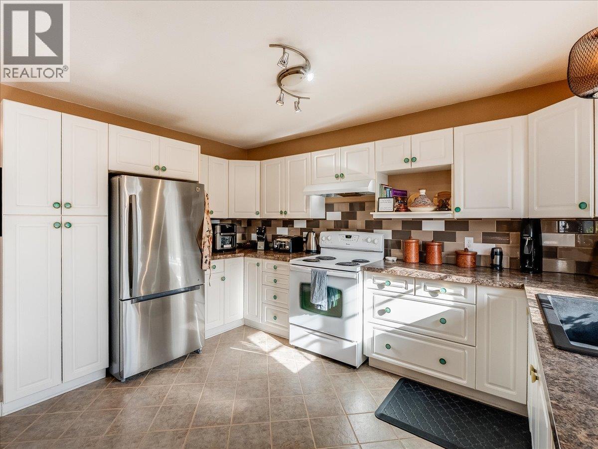 1448 Emerald Crescent, Castlegar