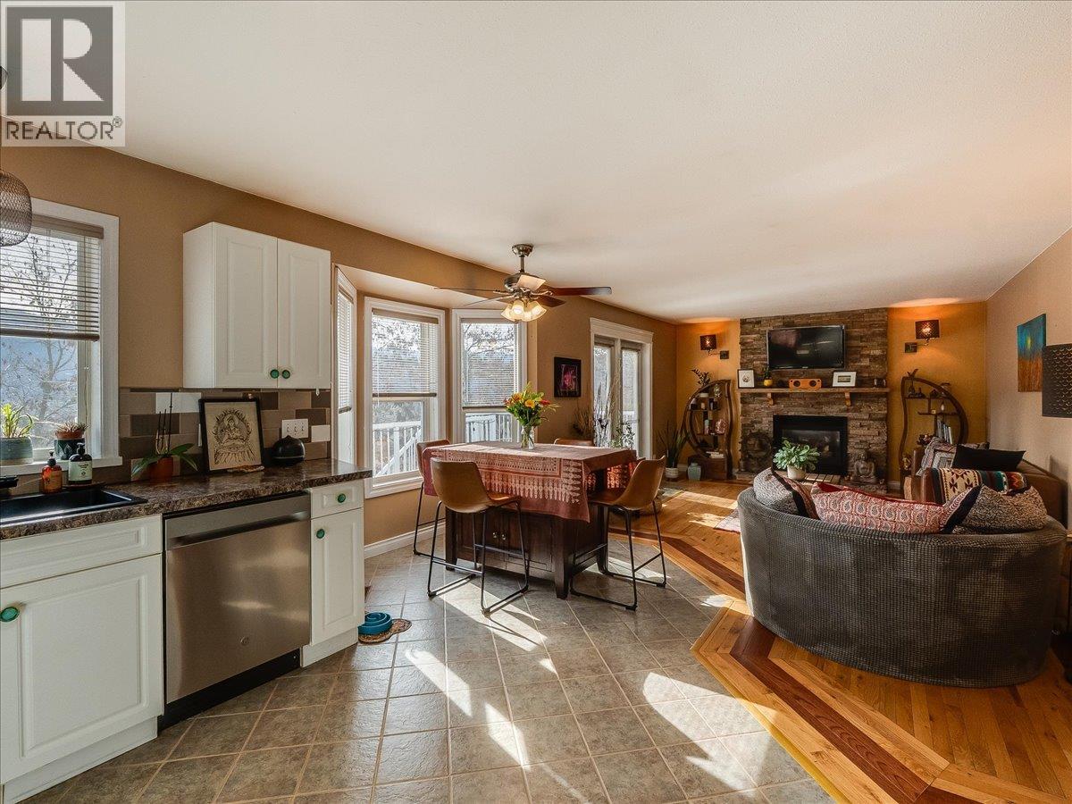 1448 Emerald Crescent, Castlegar
