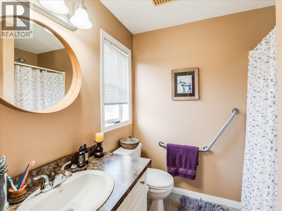 1448 Emerald Crescent, Castlegar