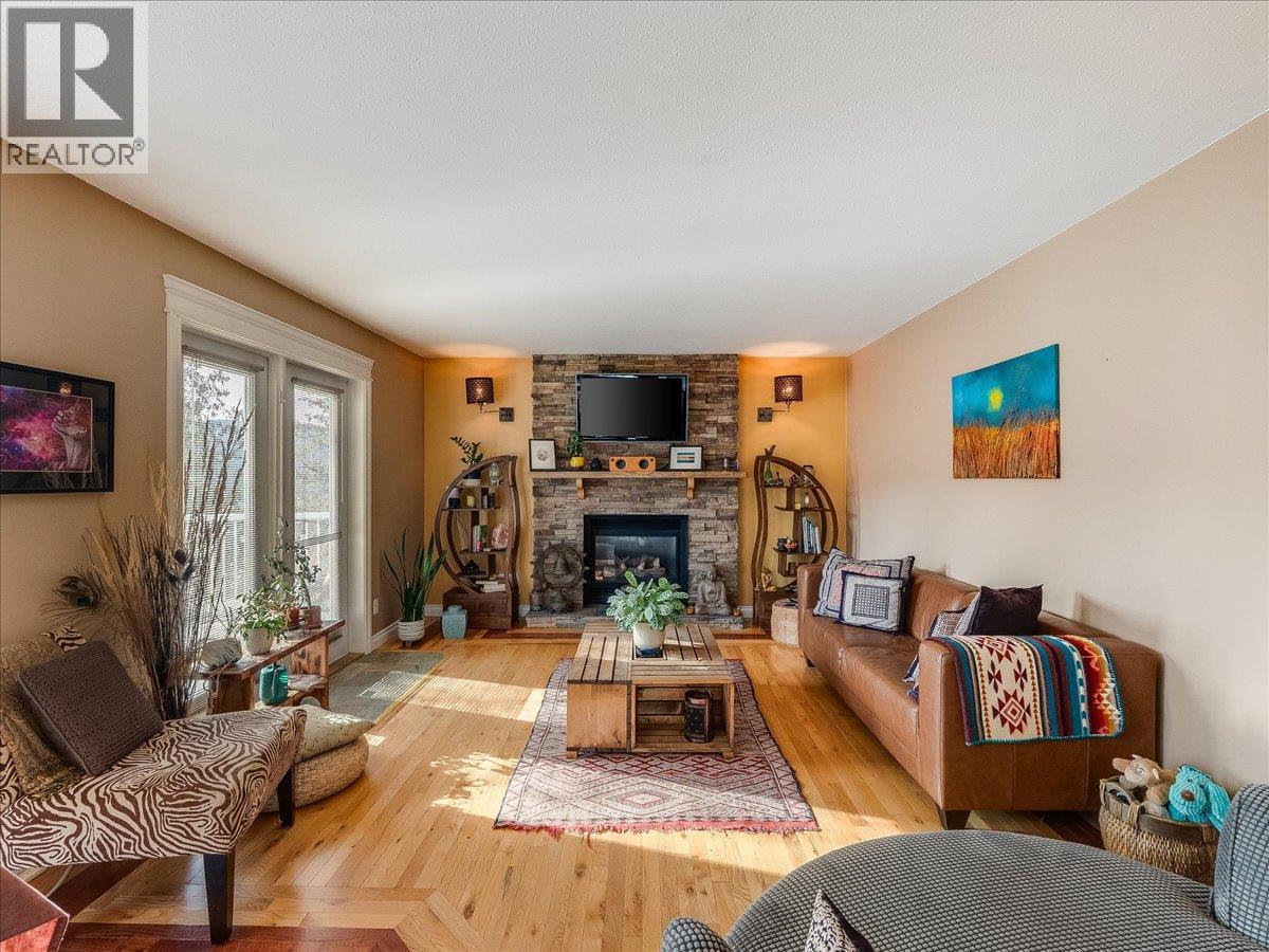 1448 Emerald Crescent, Castlegar