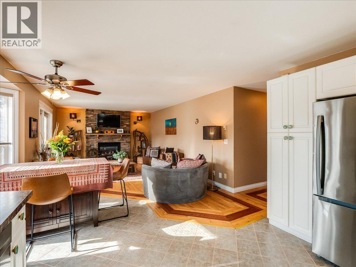 1448 Emerald Crescent, Castlegar