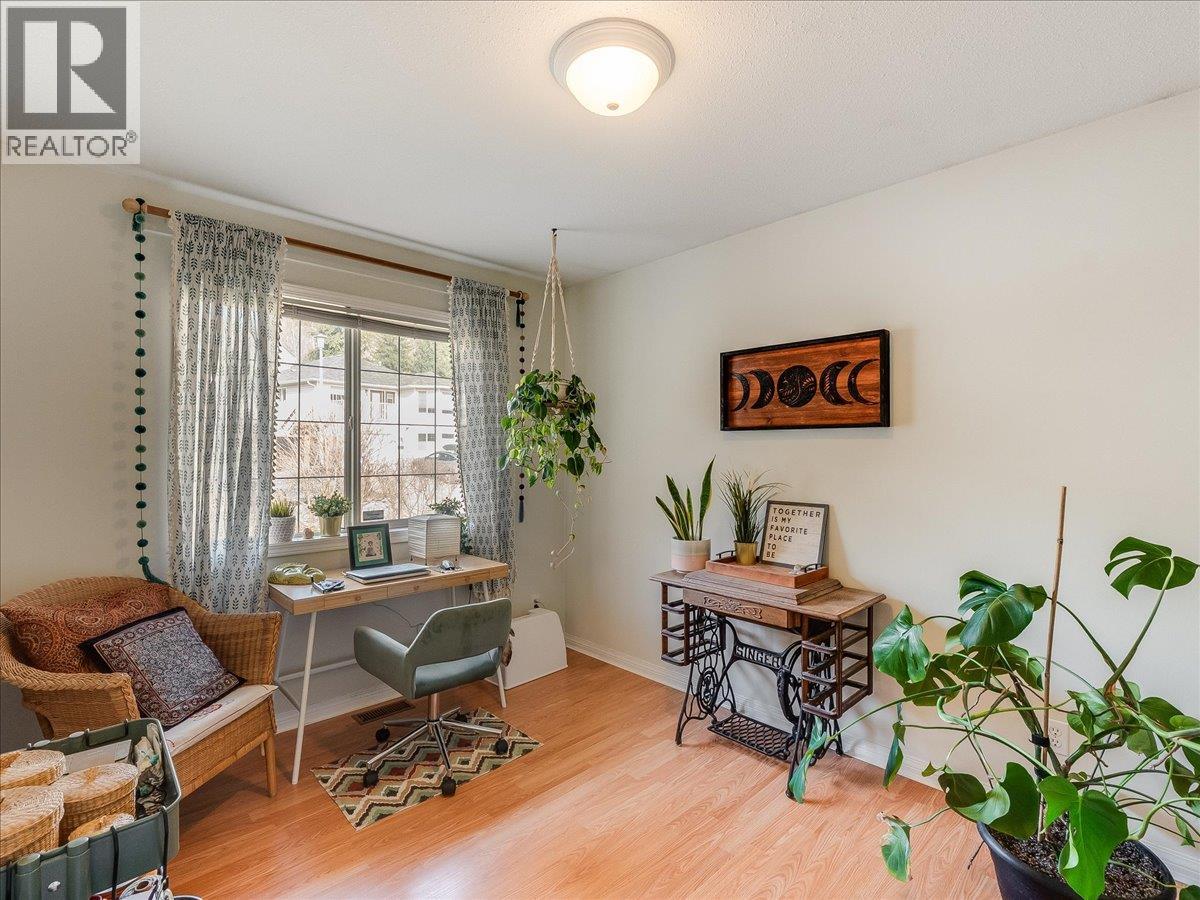 1448 Emerald Crescent, Castlegar