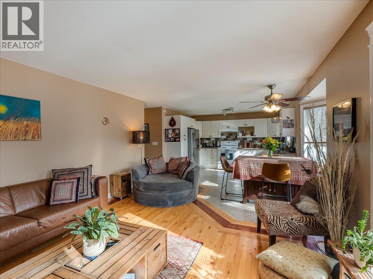 1448 Emerald Crescent, Castlegar