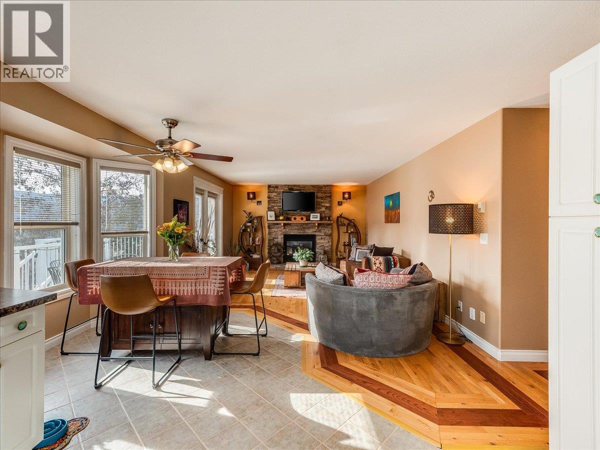 1448 Emerald Crescent, Castlegar