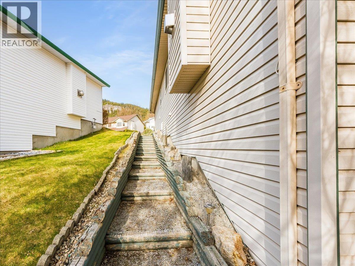 1448 Emerald Crescent, Castlegar