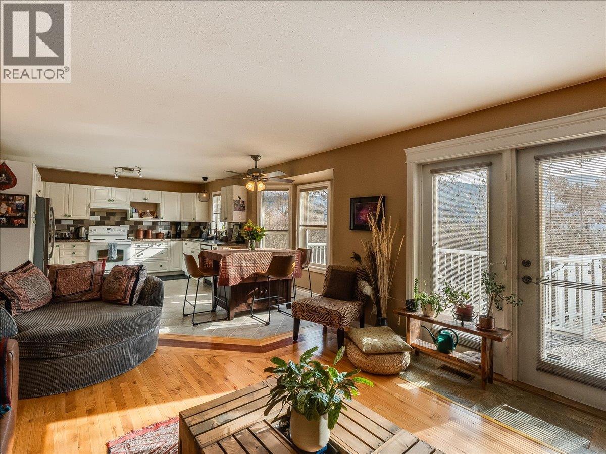 1448 Emerald Crescent, Castlegar